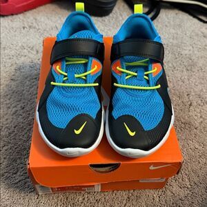 Nike Black and Blue Sneakers with Neon Accents flex contact 3
